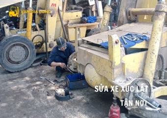 Sửa xe xúc lật KCN Đồng Xoài Bình Phước