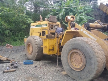 Xe xúc lật không lùi được, nguyên nhân & cách khách phục?